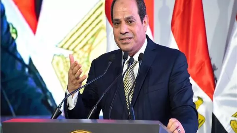بالأسماء.. الرئيس السيسي يكرم عددًا من أسر شهداء الشرطة