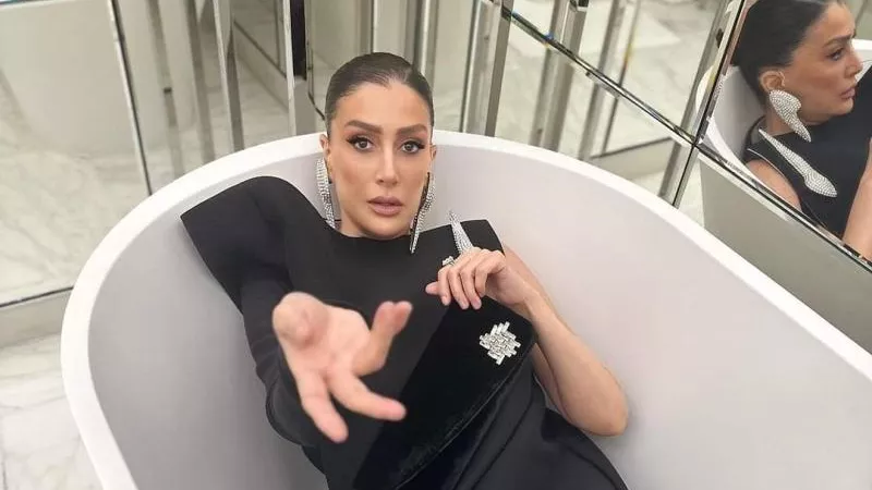 الشهرة فى البانيو.. غادة عبد الرازق بإطلالة مميزة فى أحدث ظهور