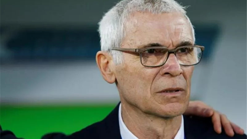 مدرب المنتخب السابق يهنيء ”كوبر” بميلاده الـ65