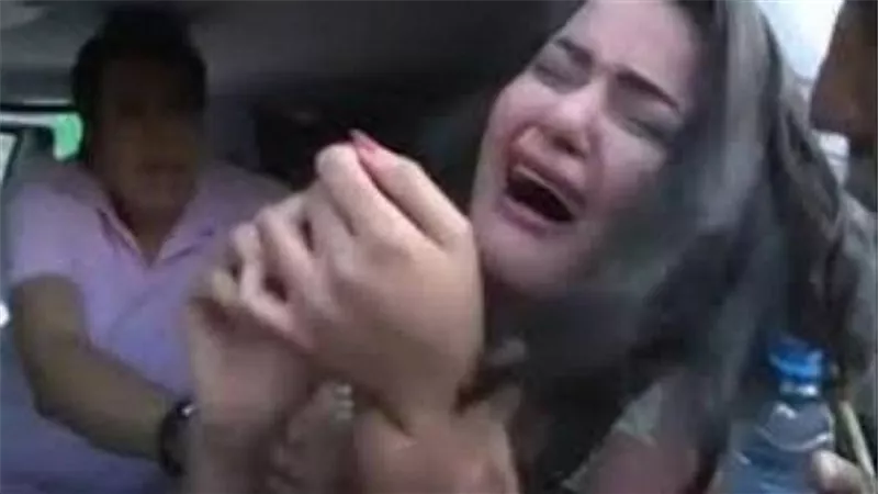 سما المصري تصرخ داخل المحكمة بعد الحكم بحبسها عام : أنا مظلومة
