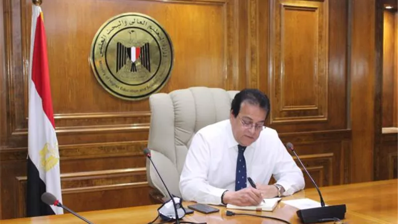 بالصور .. تفاصيل اجتماع عبد الغفار مع مساعديه لمتابعة العمل بمشروعات الوزارة خلال المرحلة القادمة