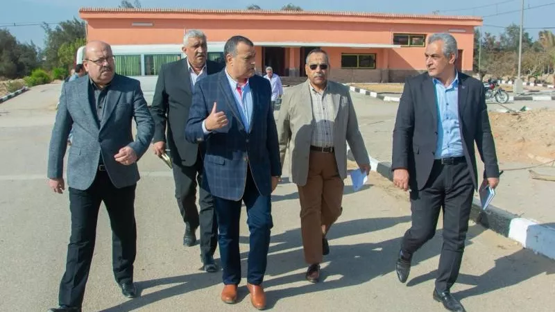 بالصور.. زيارة مفاجئة لوزير الإنتاج الحربي بشركة أبو زعبل للكيماويات