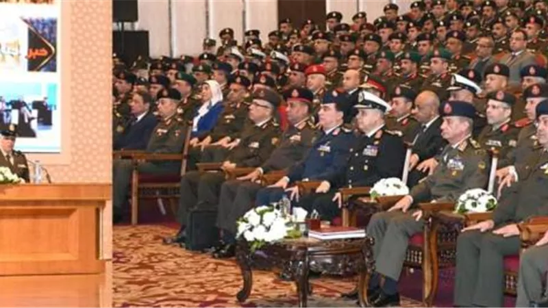 وزير الدفاع يشهد مناقشة البحث الرئيسى لإدارة الشئون المعنوية للقوات المسلحة