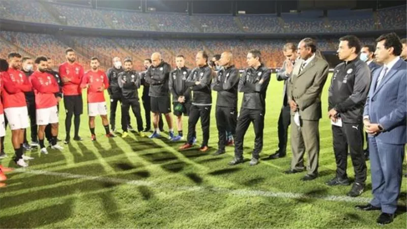 وزير الرياضة يطمئن على بعثة منتخب مصر بعد إصابة النني بكورونا