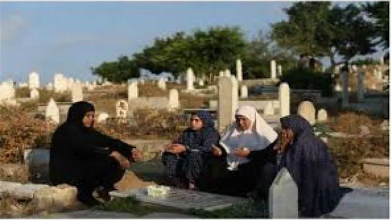 حكم زيارة المرأة الحائض للمقابر