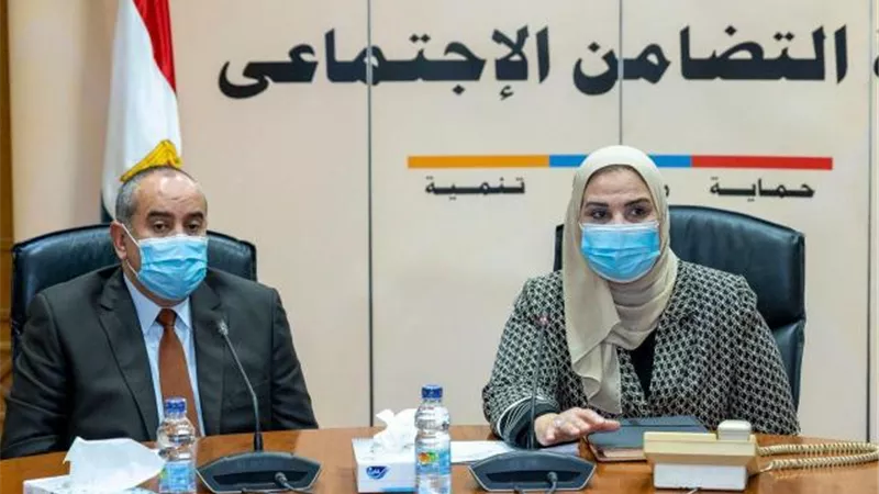 ”القباج” ووزير الطيران المدنى يتفقان على عرض منتجات جمعية النور والأمل فى المطارات المصرية