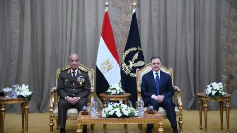 وزير الداخلية يستقبل وزير الدفاع للتهنئة بعيد الشرطة