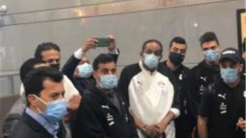 وزير الرياضة يستقبل بعثة منتخب مصر بعد رحلة٦ ساعات