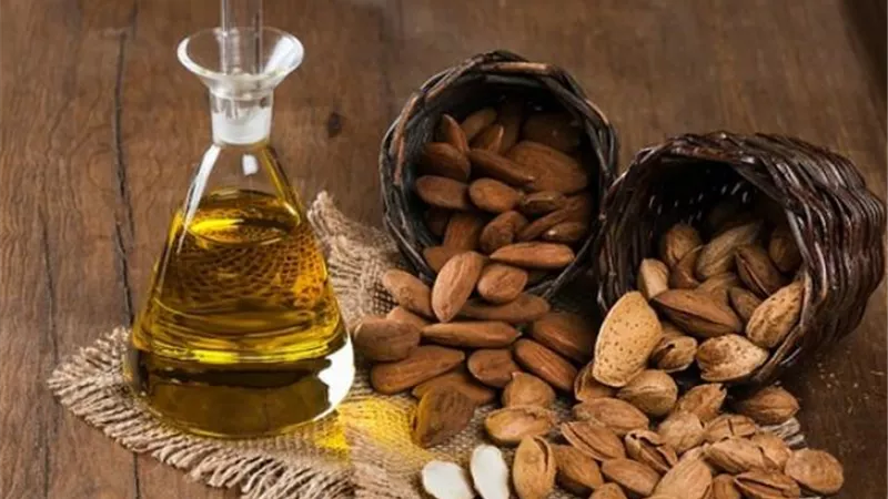أبرزها اللافندر واللوز.. تعرفي على أفضل أنواع الزيوت لتفتيح البشرة