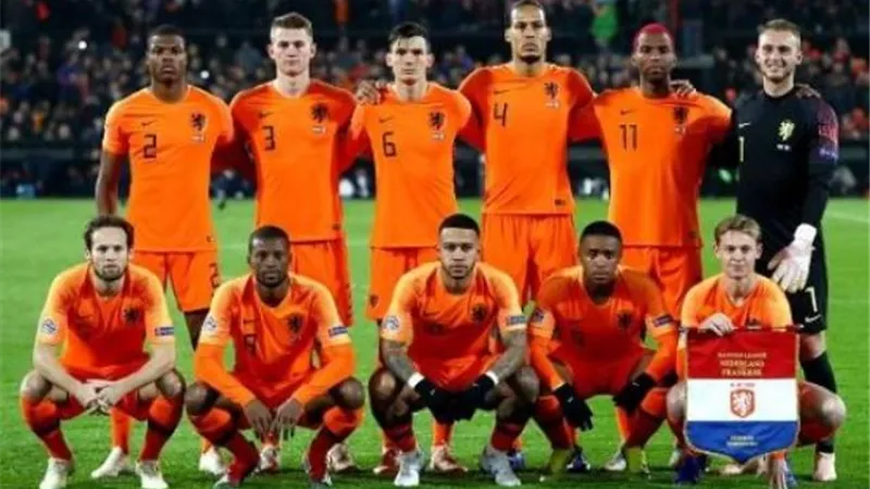 ديباي يقود تشكيل هولندا أمام بولندا بدوري الأمم الأوروبية