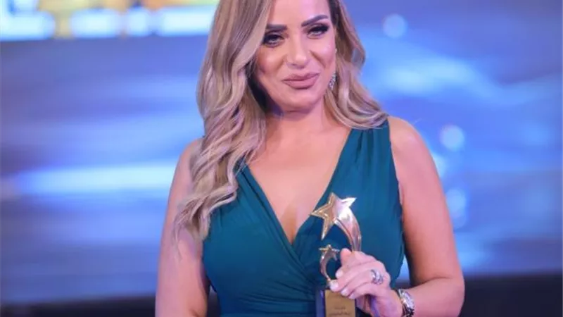 تكريم ريم البارودي في ملتقي التميز والإبداع العربي (صور)