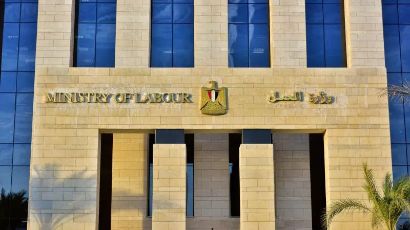 إلحق وظيفة .. 3261 فُرصة عمل في 38 شركة خاصة بـ 13 مُحافظة