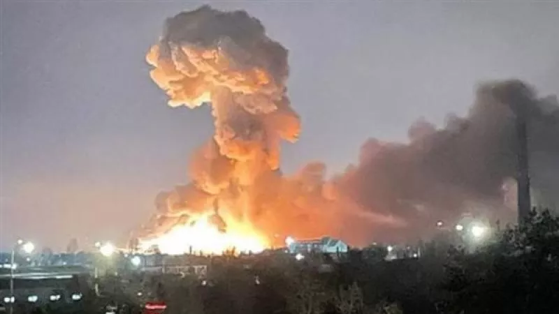 نبأ عاجل .. دوى انفجارات قوية فى القاعدة الأمريكية بحقل العمر النفطى بسوريا
