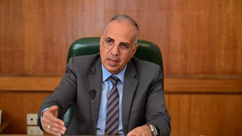 وزير الري يقرر سحب العمل من المقاولين في تأهيل الترع لهذا السبب
