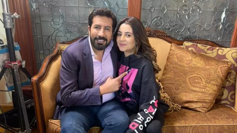 بسنت حاتم مع هاني رمزي وداليا البحيري ونسرين طافش في كواليس ”بدون مقابل”