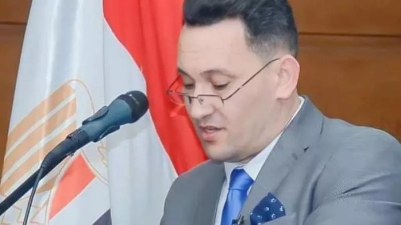 خبير اقتصادي يكشف عن سبب هبوط سعر الدولار مقابل الجنيه بالسوق السوداء