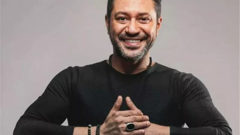 شاهد.. محمد عز يطرح البوستر الرسمي لمسلسل ”ضربة معلم”