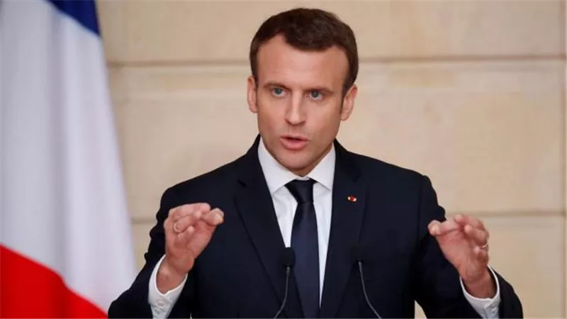 ماكرون يشدد على إصراره على محاربة الإرهاب في مالي