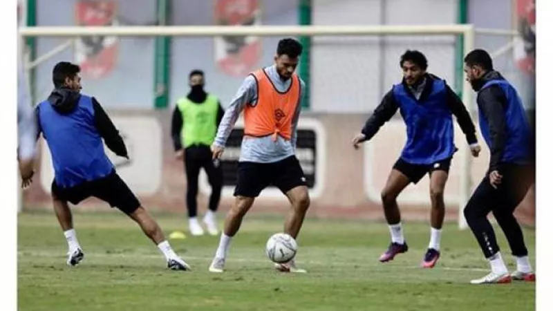 اكرم توفيق وصلاح محسن في تدريبات الأهلي