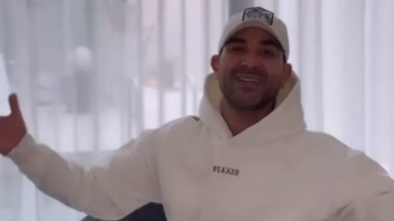 أحمد سعد يدعو جمهوره لحفله الغنائي الجديد