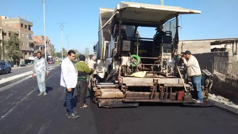 محافظ الجيزة يصدر تعليمات مشددة بشأن رصف الطرق