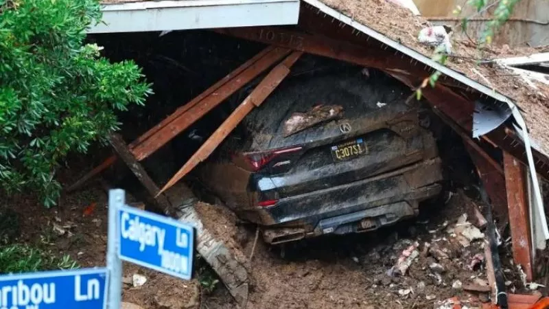 الإعصار القنبلة.. الفيضانات تغمر أحياء كاليفورنيا ومخاوف من الانهيارات الطينية