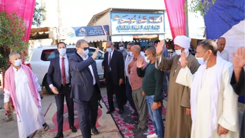 شاهد.. لماذا يزور وزير القوى العاملة حلقات السمك في كل محافظة؟
