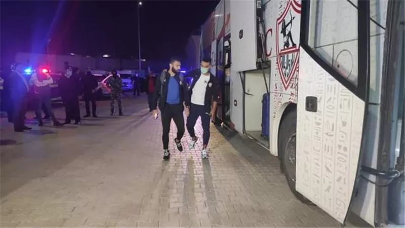 وصول حافلتي الزمالك ونادي مصر إلى ستاد السويس الجديد (صور)
