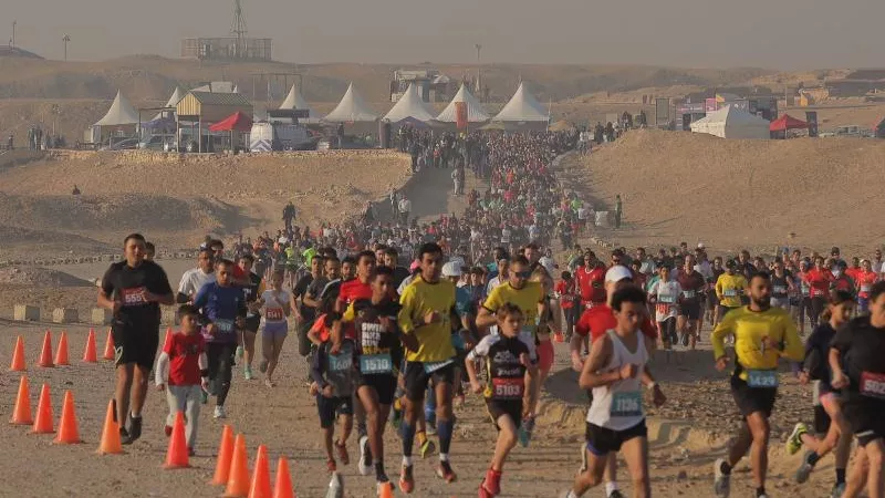 وزير الشباب والرياضة يعطي إشارة البدء للنسخة الثالثة من سباق هرم سقارة