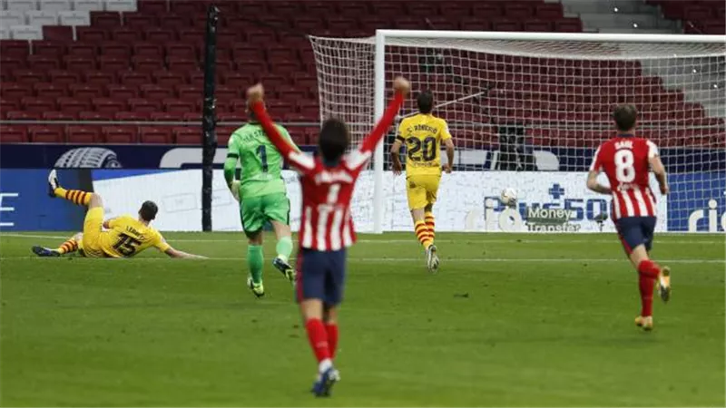 أتلتكو مدريد يقبل هدية شتيجن ويفوز على برشلونة بهدف كاراسكو