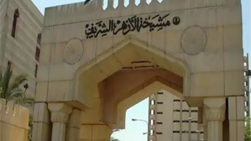 حرم حفلات القصر.. اعترض علي  قرارات الحكومة.. رفض التدخل في شؤون الأزهر..ما لا تعرفه عن الإمام الاكبر الذي تحدى الزعيم