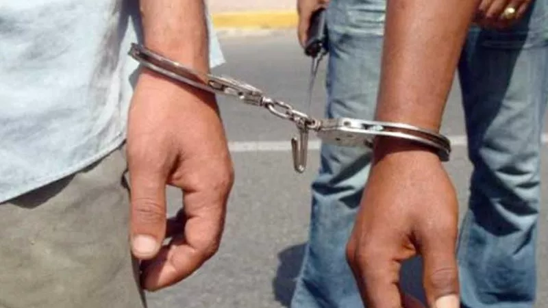 القبض على عاطلين وراء سرقة أبواب وأغطية حديدية تخص مقابر بالغربية