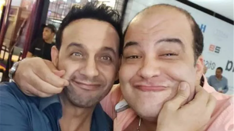 شريف باهر يداعب جمهوره بصورة مع مصطفى قمر: حبيبي الغالي