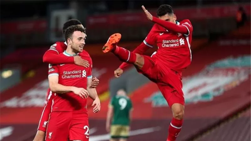 ليفربول ينهي الشوط الأول بهدفين في مرمي ليستر سيتي