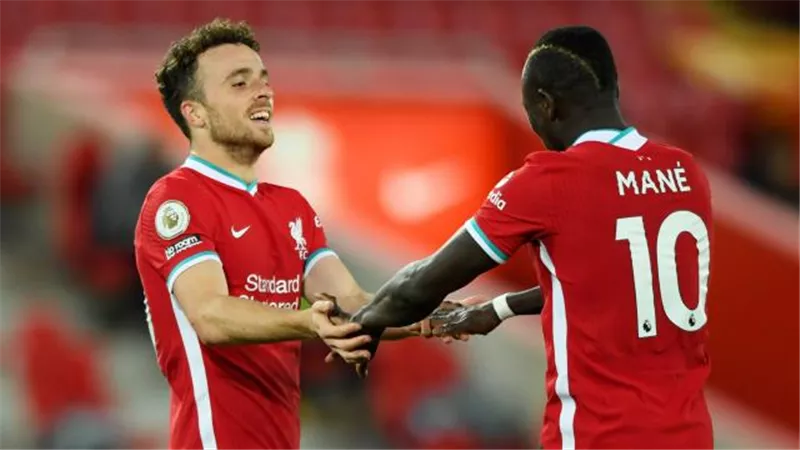 ليفربول يضرب ليستر سيتي بثلاثية ويتقاسم الصدارة مع توتنهام