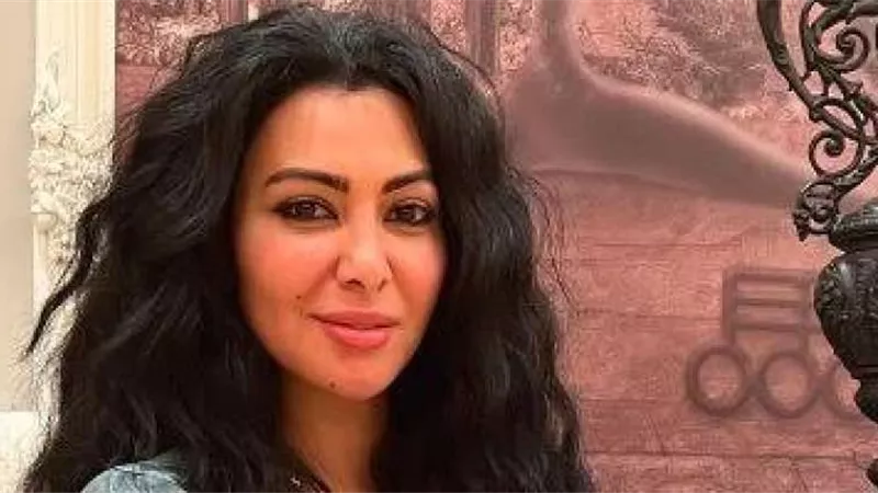 ميرهان حسين تروج لدورها في مسلسل ”أمير العوامري”