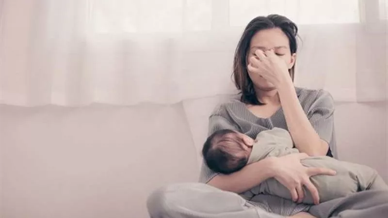 كيف تتغلبي علي اكتئاب وزيادة الوزن بعد الولادة ؟