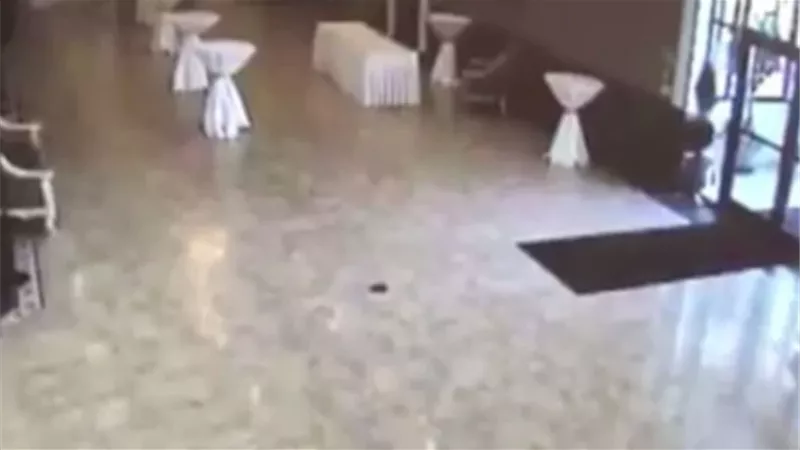 آخر تقاليع كورونا.. أشباح داخل قاعة حفل زفاف