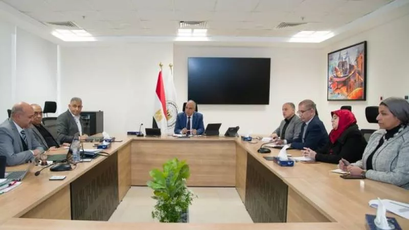 وزير الري يوجه بسرعة طرح الأعمال في مصرف كيتشنر