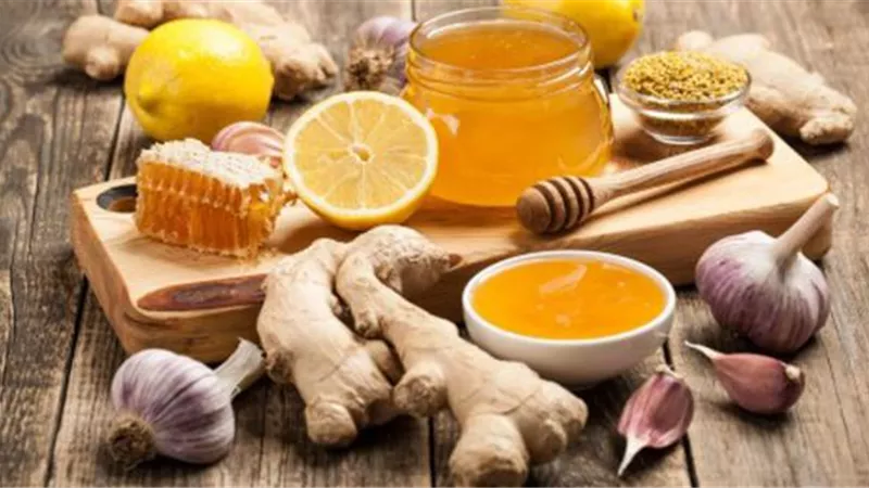 مخاطر ضارة عن خلط الثوم مع العسل