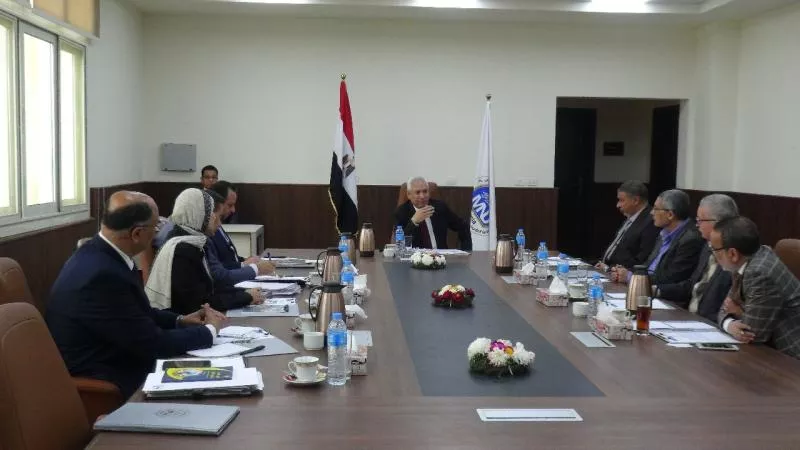 رئيس جامعة المنيا يستعرض خطة النهوض بالعملية التعليمية