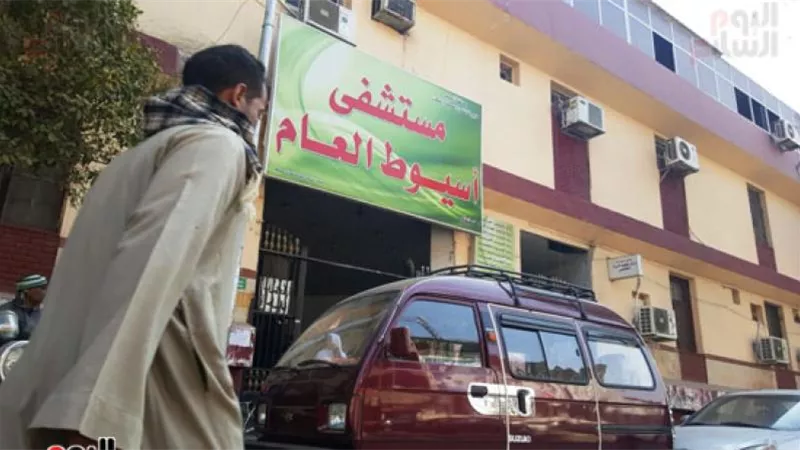 تفاصيل إحالة 19 طبيب و9 ممرضات للتحقيق بأسيوط