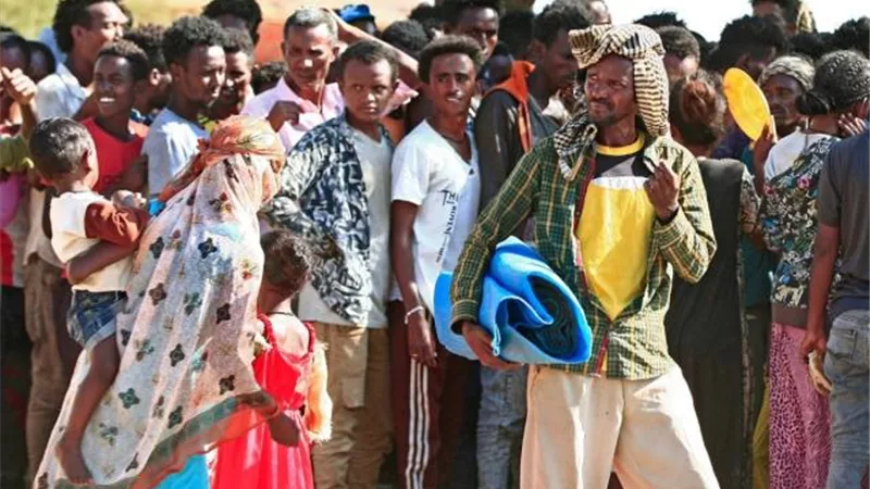 حمدوك يطالب ماكرون وميركل بالتدخل لحل أزمة اللاجئين القادمين من إثيوبيا