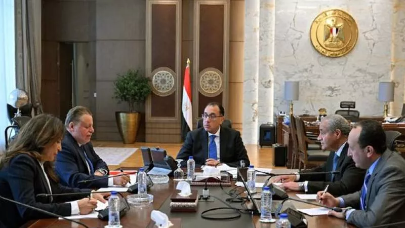 الحكومة تبحث جهود توفير السلع الأساسية والمكون الدولارى لزيادة المعروض