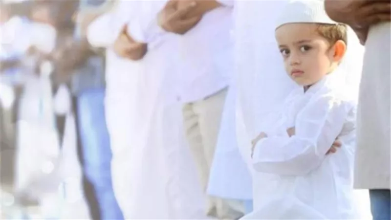 تعرف على حكم اصطحاب الأطفال للصلاة في المساجد