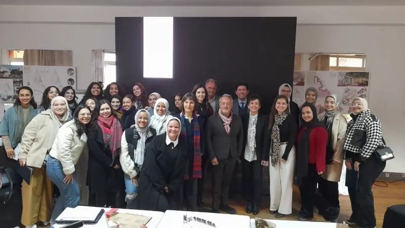 طالبات الجامعة الألمانية بالقاهرة يشاركن في تصميم منشأت النادى السويسرى