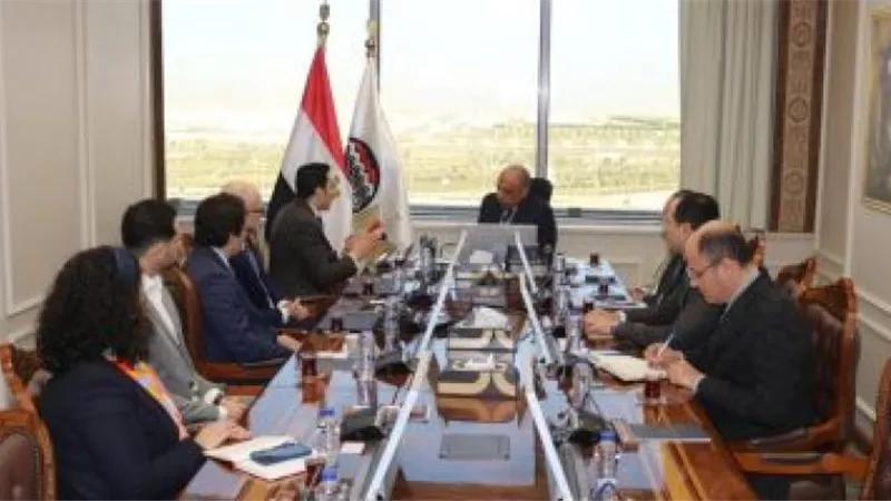 بالتعاون مع سكاتك النرويجية.. وزير قطاع الأعمال يبحث إنشاء محطة كهرباء بالطاقة الشمسية