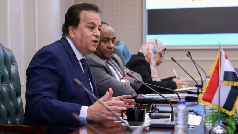 وزير الصحة يناقش مع السفير البريطاني الاحتياجات العاجلة لسكان غزة