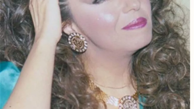 بعد غياب 27 عامًا.. هدي رمزي تعود للأضواء مرة آخري بسبب بوسي.. إعرف الحكاية