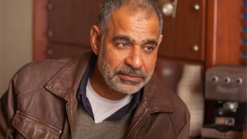 محمود البزاوي يستعيد ذكريات الشباب بصورة نادرة